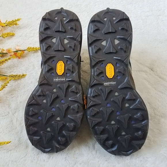 Merrell Women's Zion Mid Waterproof Hiking Boots - Picture 4 of 9